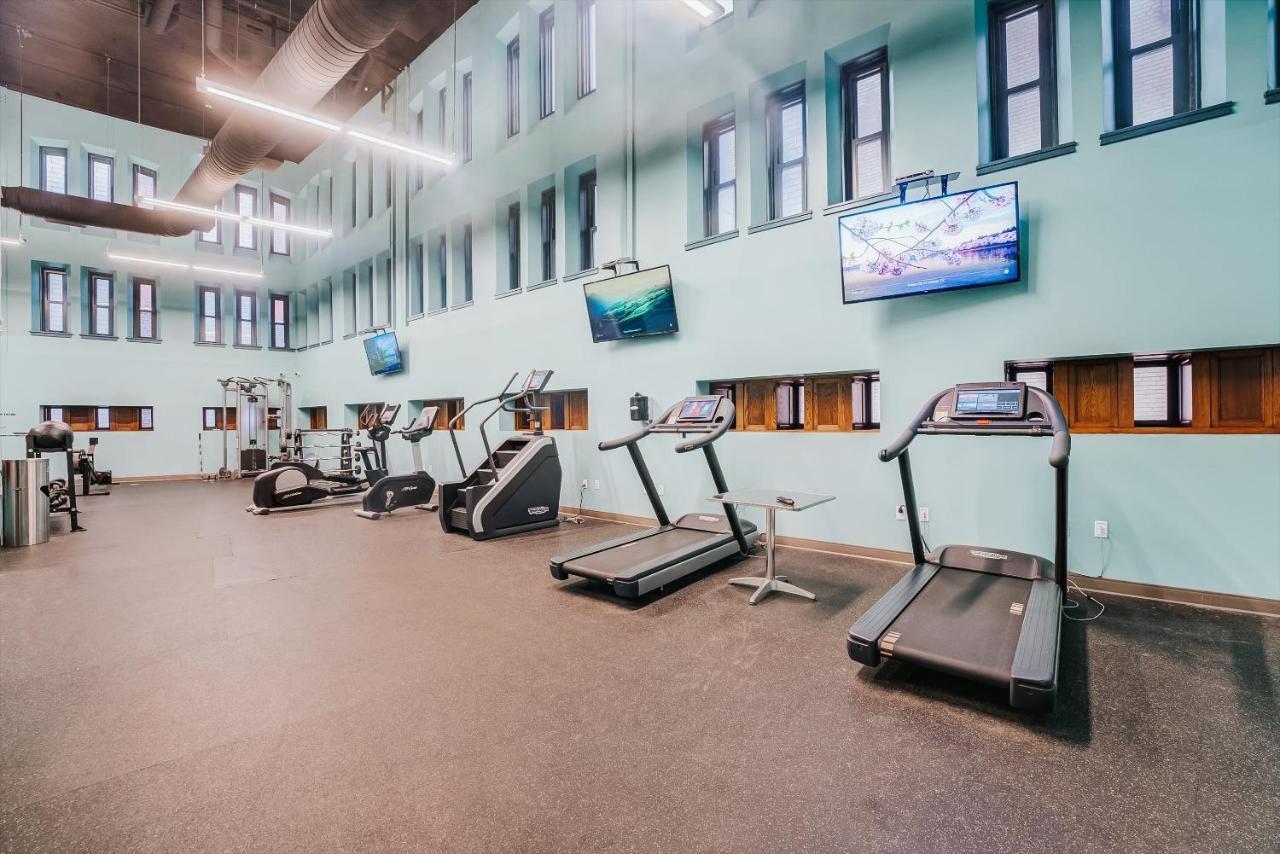 Frontdesk Athlon Apts Downtown Cleveland Leilighet Eksteriør bilde